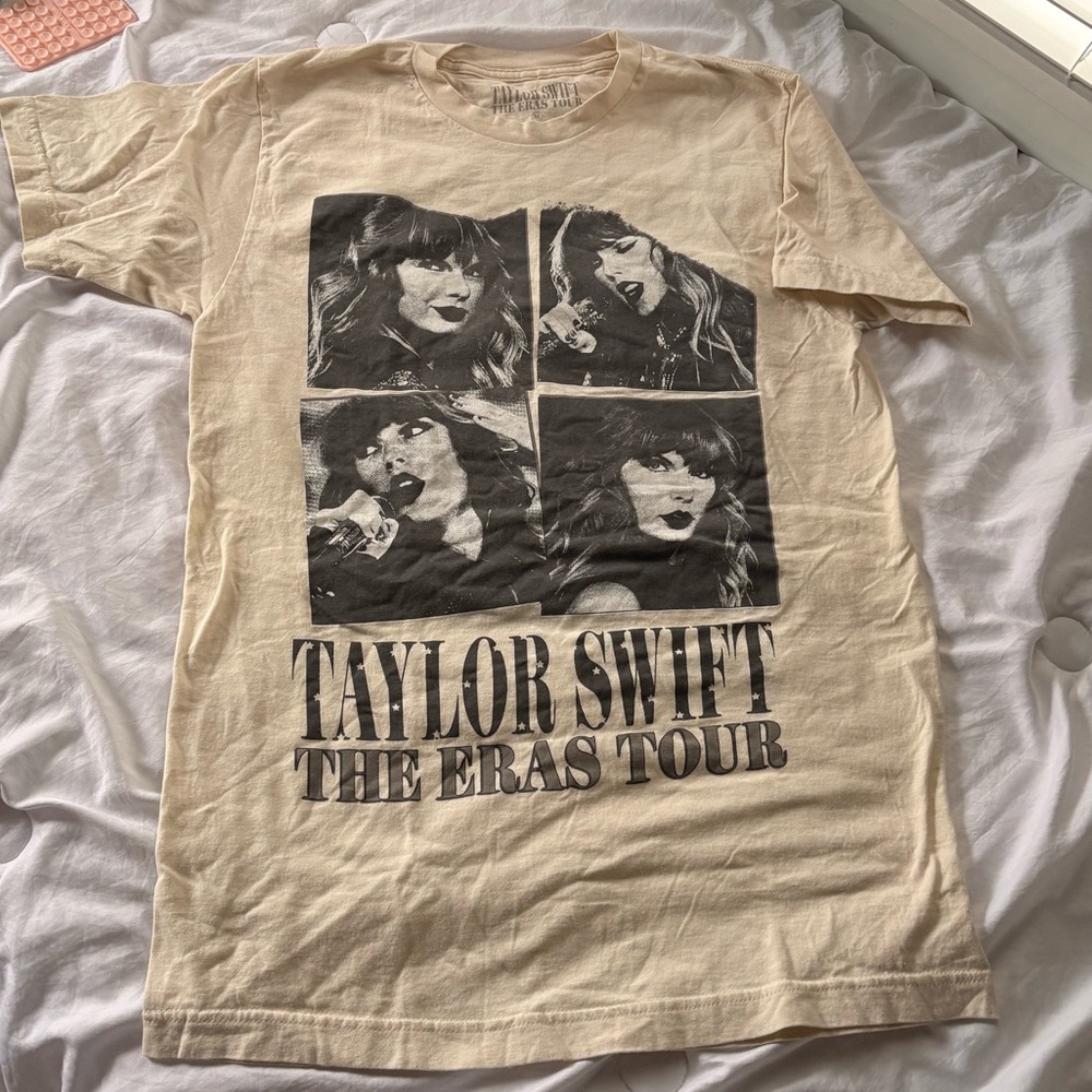 Taylor Swift Eras Tour Graphic Tee Size Medium Beige Concert Shirt - Reputation